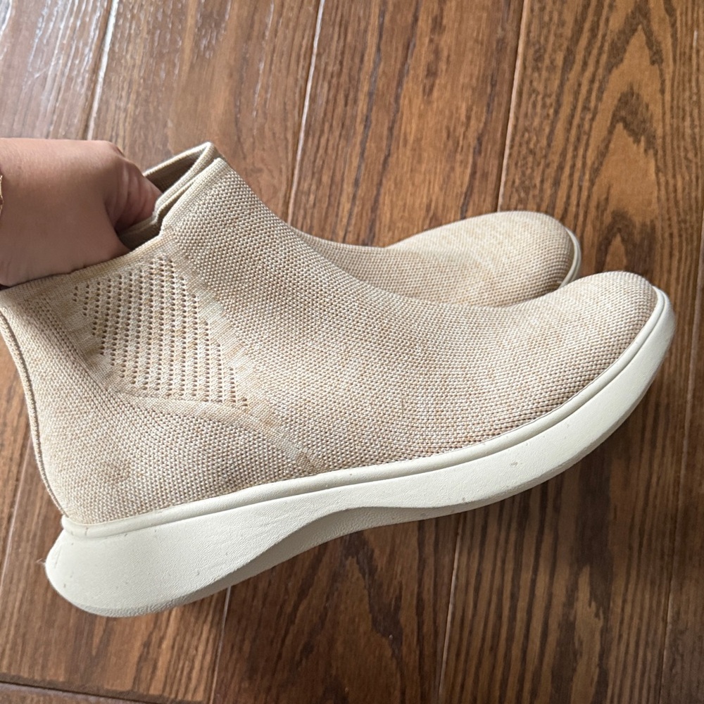 Vivaia Urban Boots Water Repellant Slip On Sneakers Size 41 Comfort Shoes